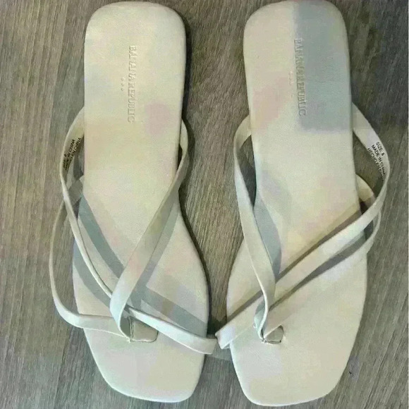 Banana republic slides - Picture 1 of 5